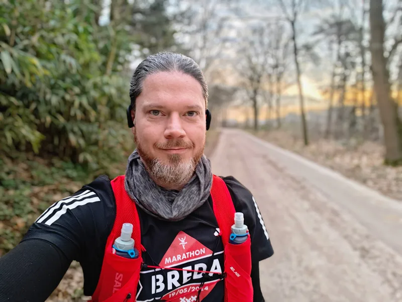 Danko tijdens training in het bos